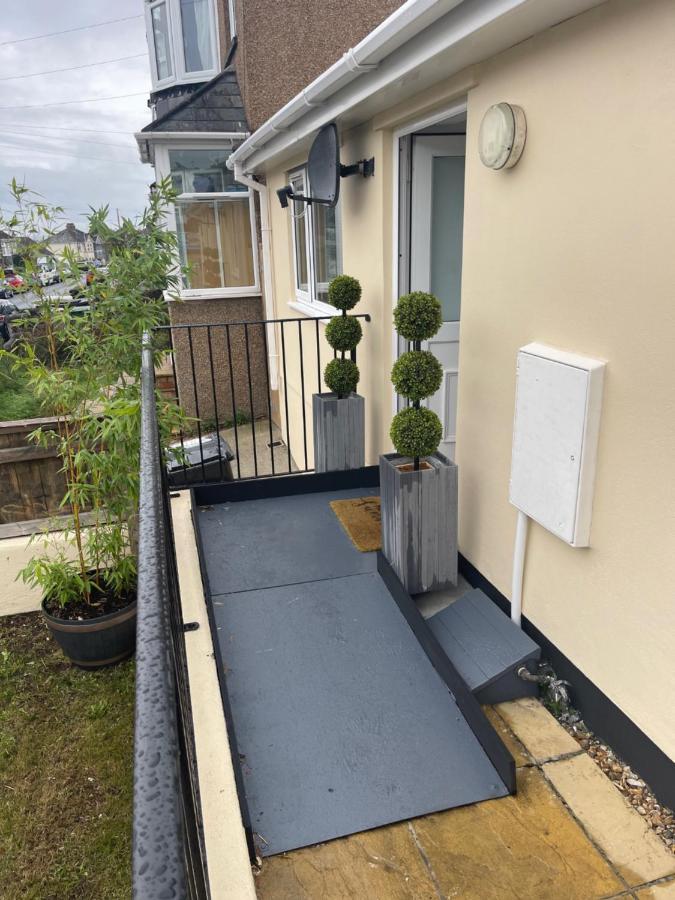 Two Bedroom Detached Modern Bungalow Close To Plymouth Argyle Fc Luaran gambar
